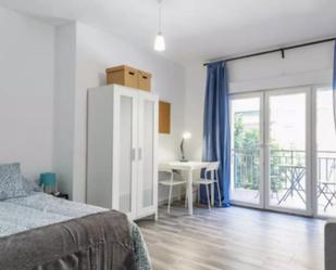 Bedroom of Apartment to share in  Valencia Capital  with Balcony