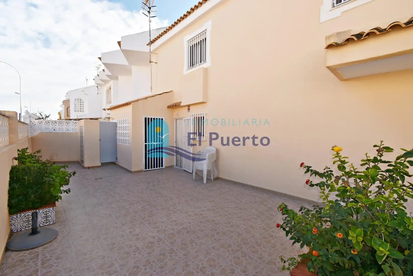 Vista exterior de Dúplex en venta en Mazarrón con Jardín privado, Terraza y Amueblado