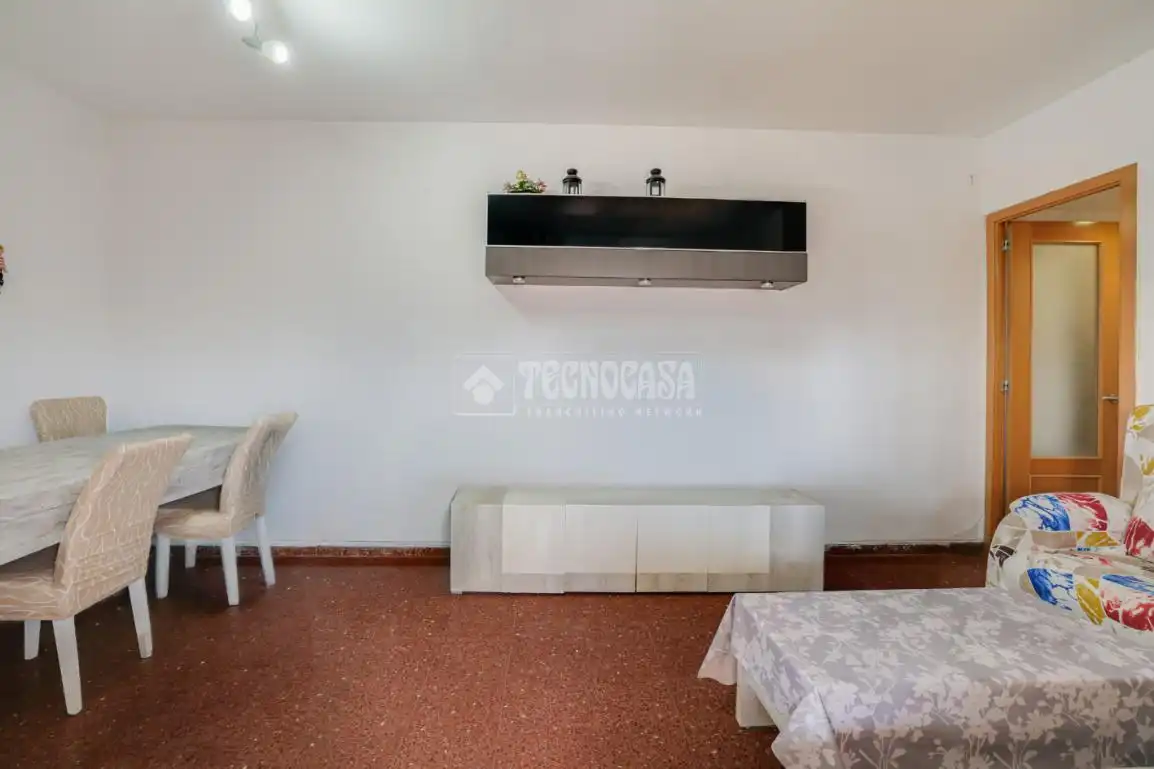 Sala de estar de Piso en venta en L'Hospitalet de Llobregat con Aire acondicionado, Calefacción y Terraza
