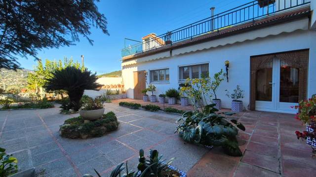 Casa-chalet en Alquiler en Poble - Casc Antic