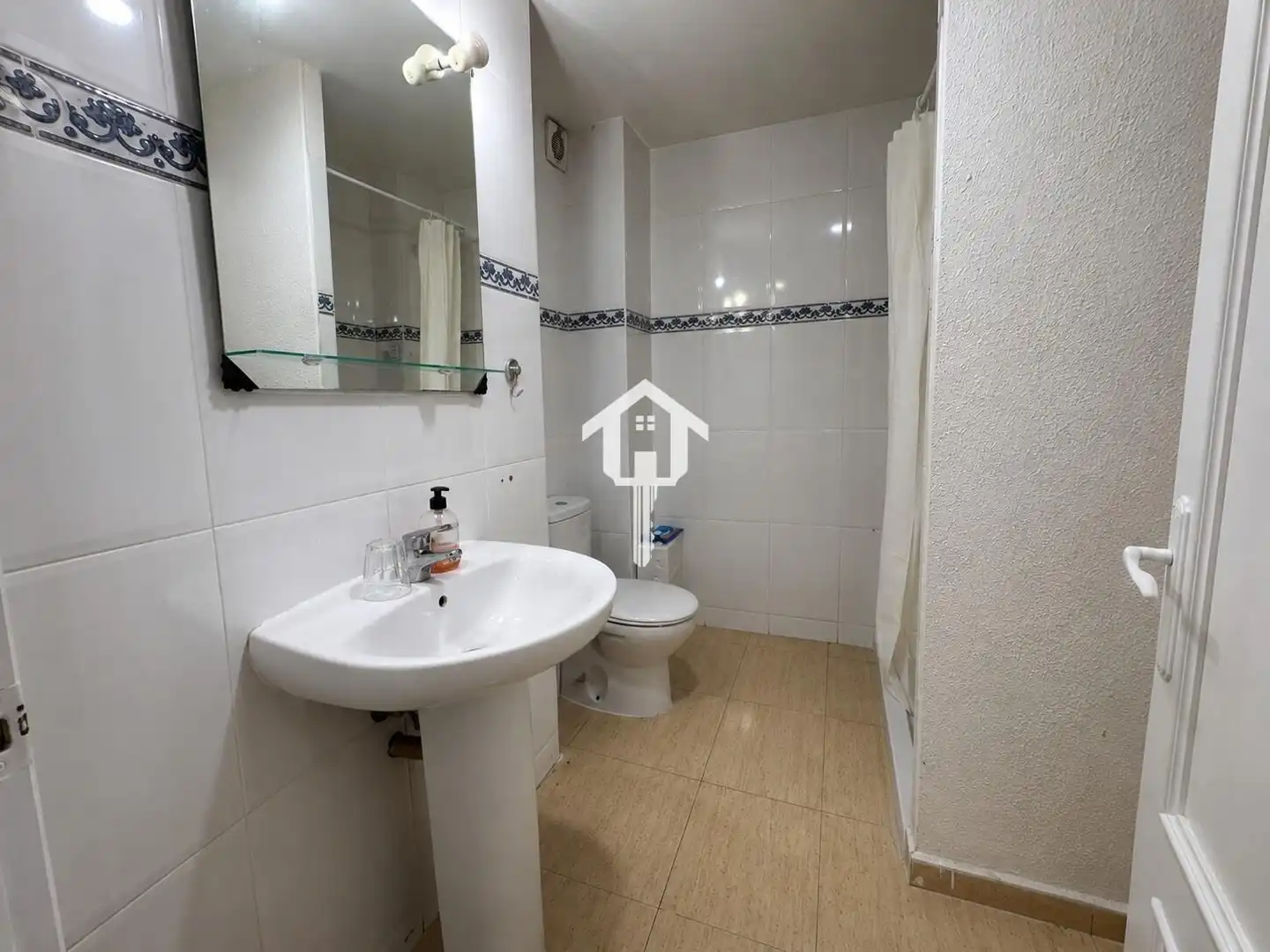 Badezimmer von Wohnung zum Verkauf in Alicante / Alacant mit Klimaanlage, Möbliert und Balkon