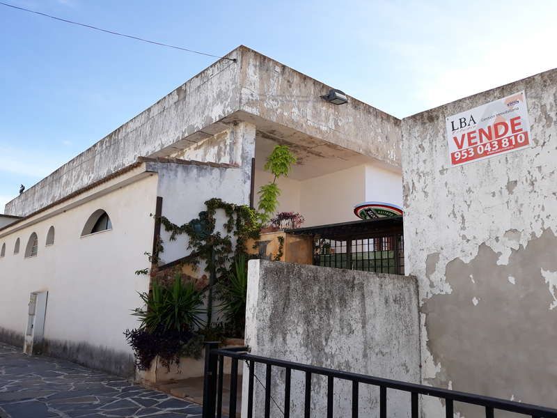 Vista exterior de Edifici en venda en Baños de la Encina
