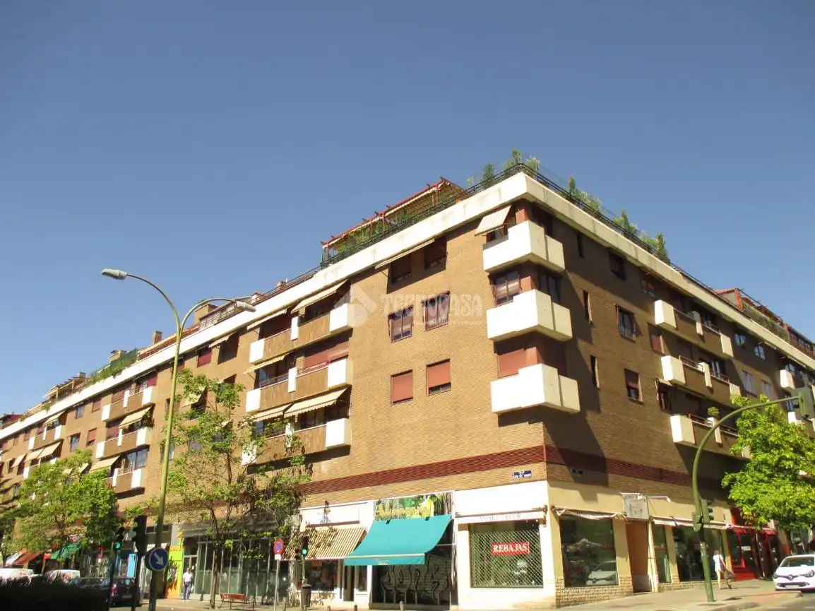 Vista exterior de Local en venta en Madrid con Aire acondicionado y Calefacción