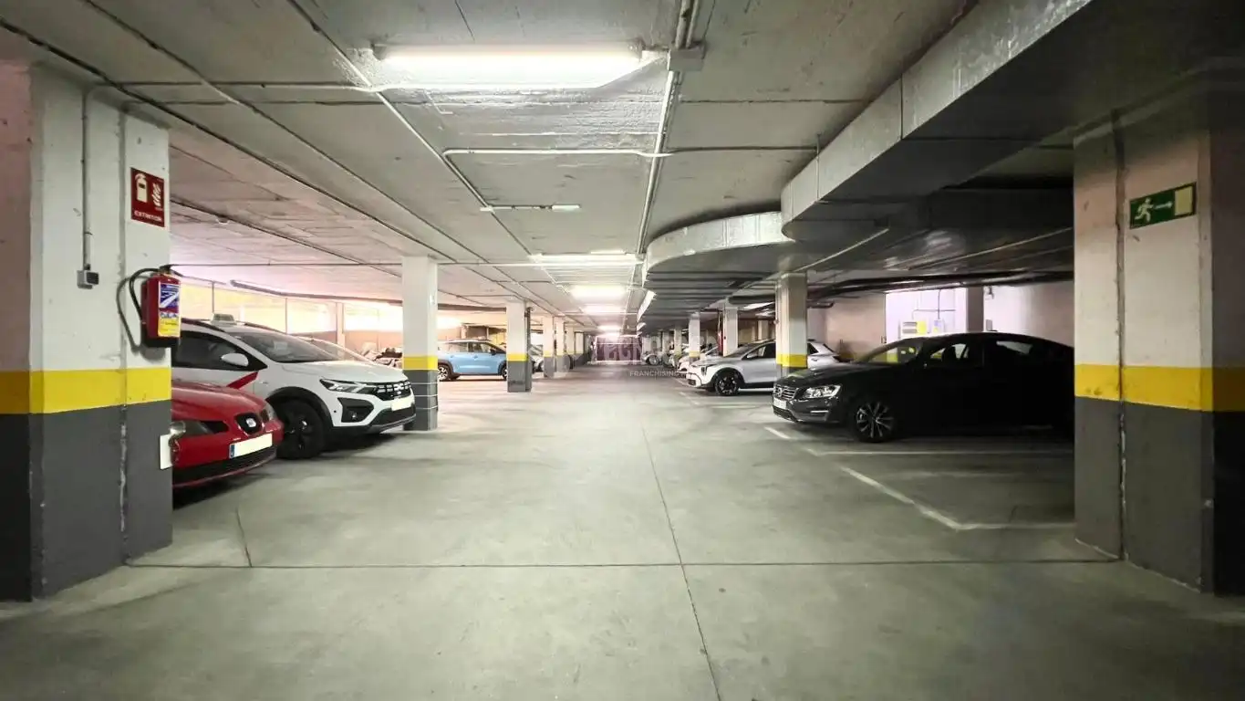 Parking of Flat for sale in Madrid  with Air Conditioner, Heating and Parquet flooring