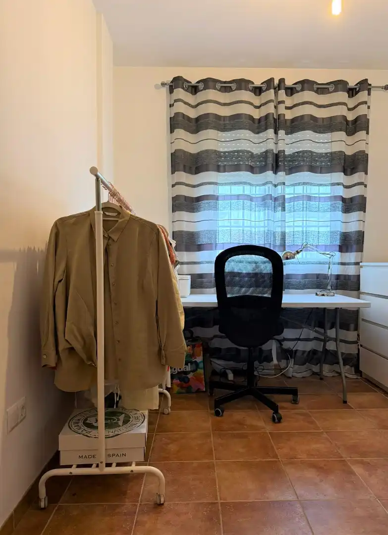 Schlafzimmer von Einfamilien-Reihenhaus zum Verkauf in Dos Hermanas mit Klimaanlage, Möbliert und Ofen