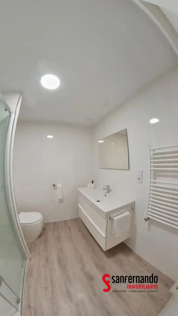 Badezimmer von Wohnung zur Miete in Santander mit Heizung und Möbliert