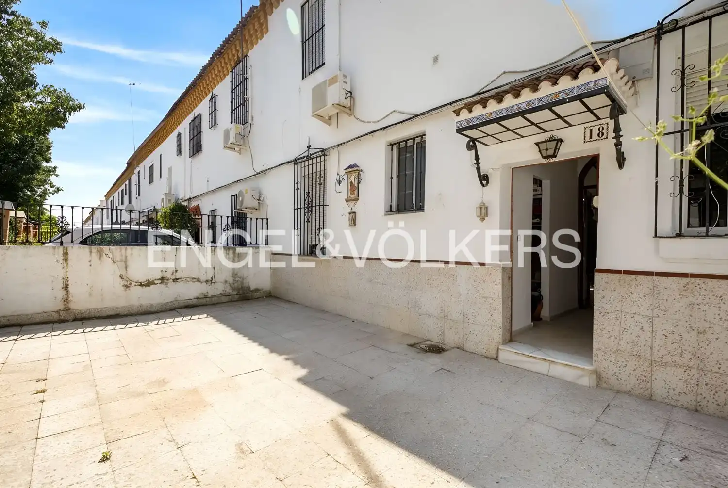 Exterior view of Flat for sale in Sevilla  with Heating