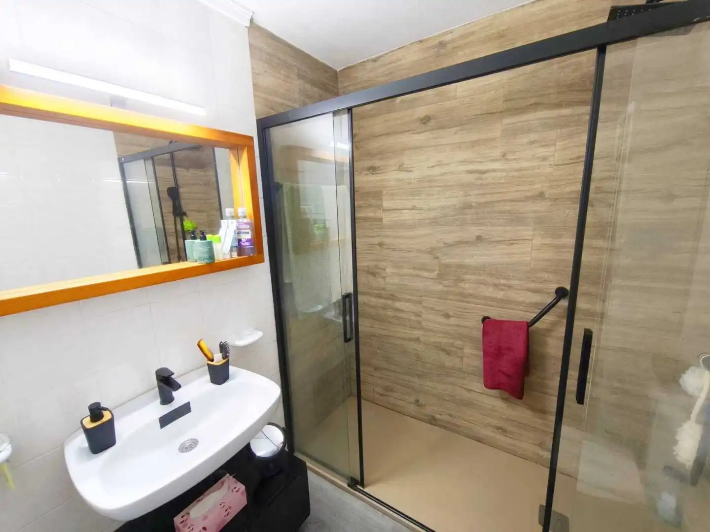 Bathroom of Detached homes for sale in Tavernes de la Valldigna  with Air Conditioner, Terrace and Swimming Pool