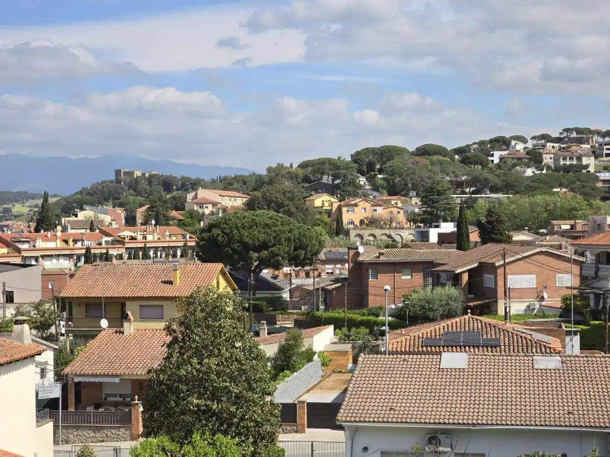 Vista exterior de Finca rústica en venda en La Roca del Vallès amb Terrassa i Balcó