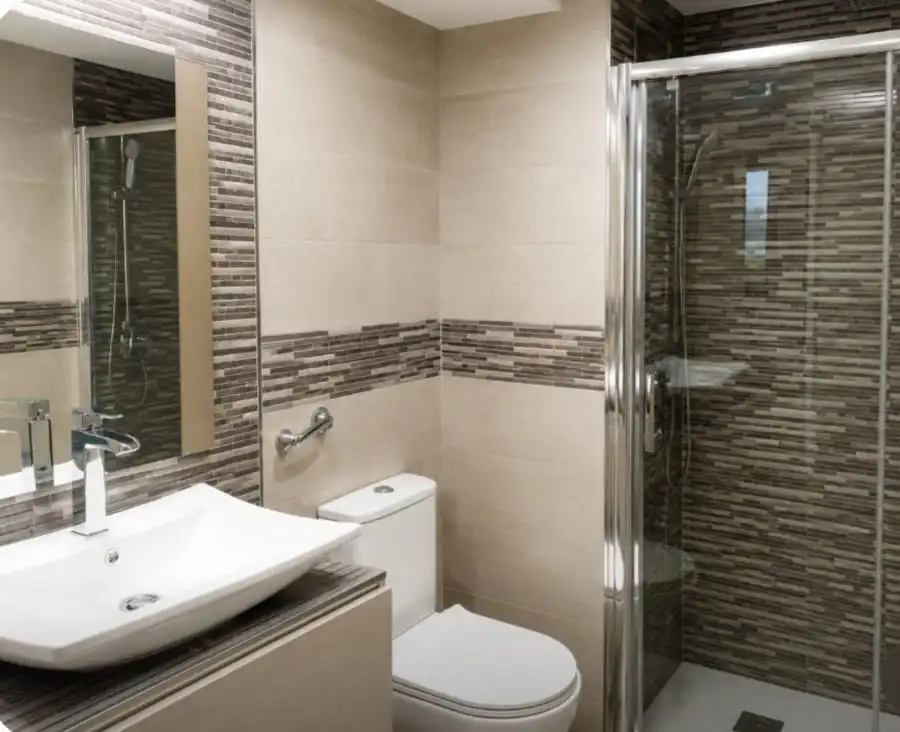 Badezimmer von Wohnung zum Verkauf in Móstoles mit Klimaanlage, Heizung und Privatgarten