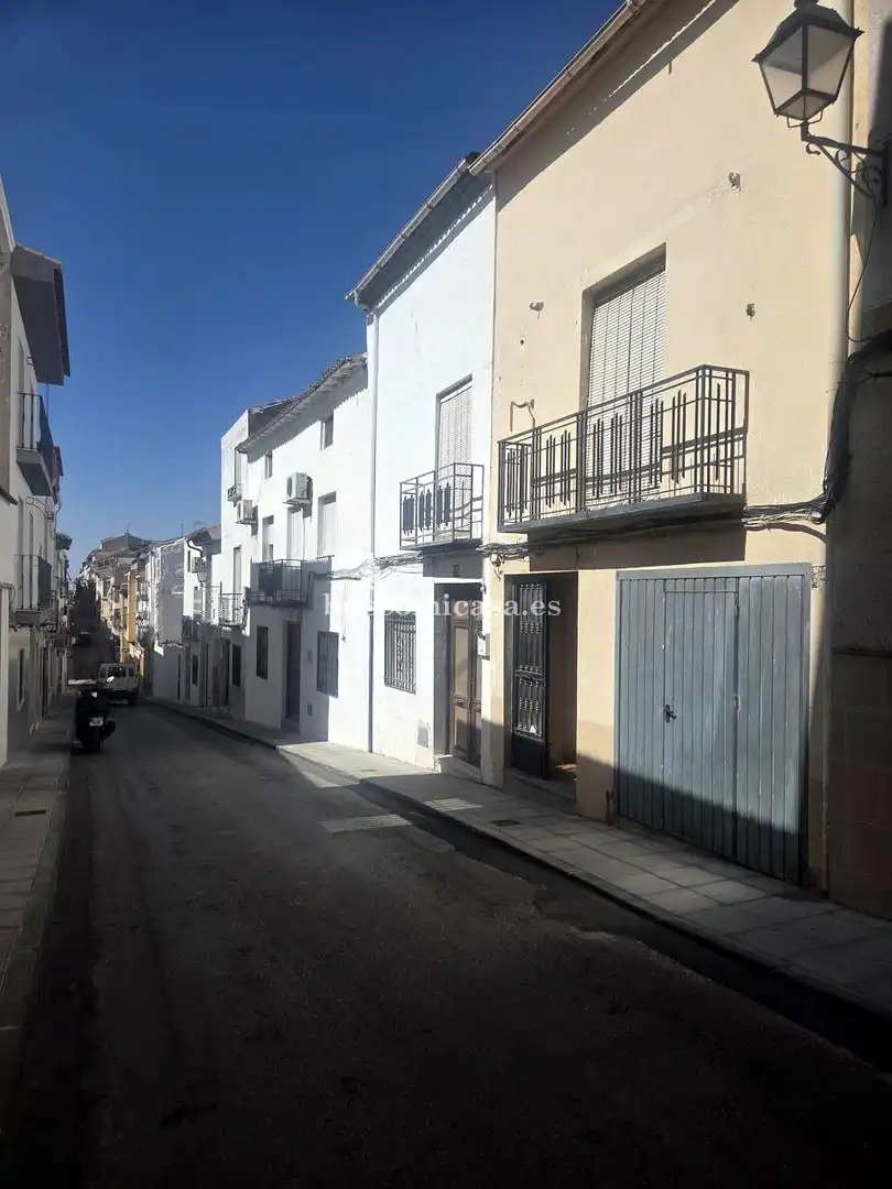 Vista exterior de Casa adosada en venta en Mancha Real con Balcón