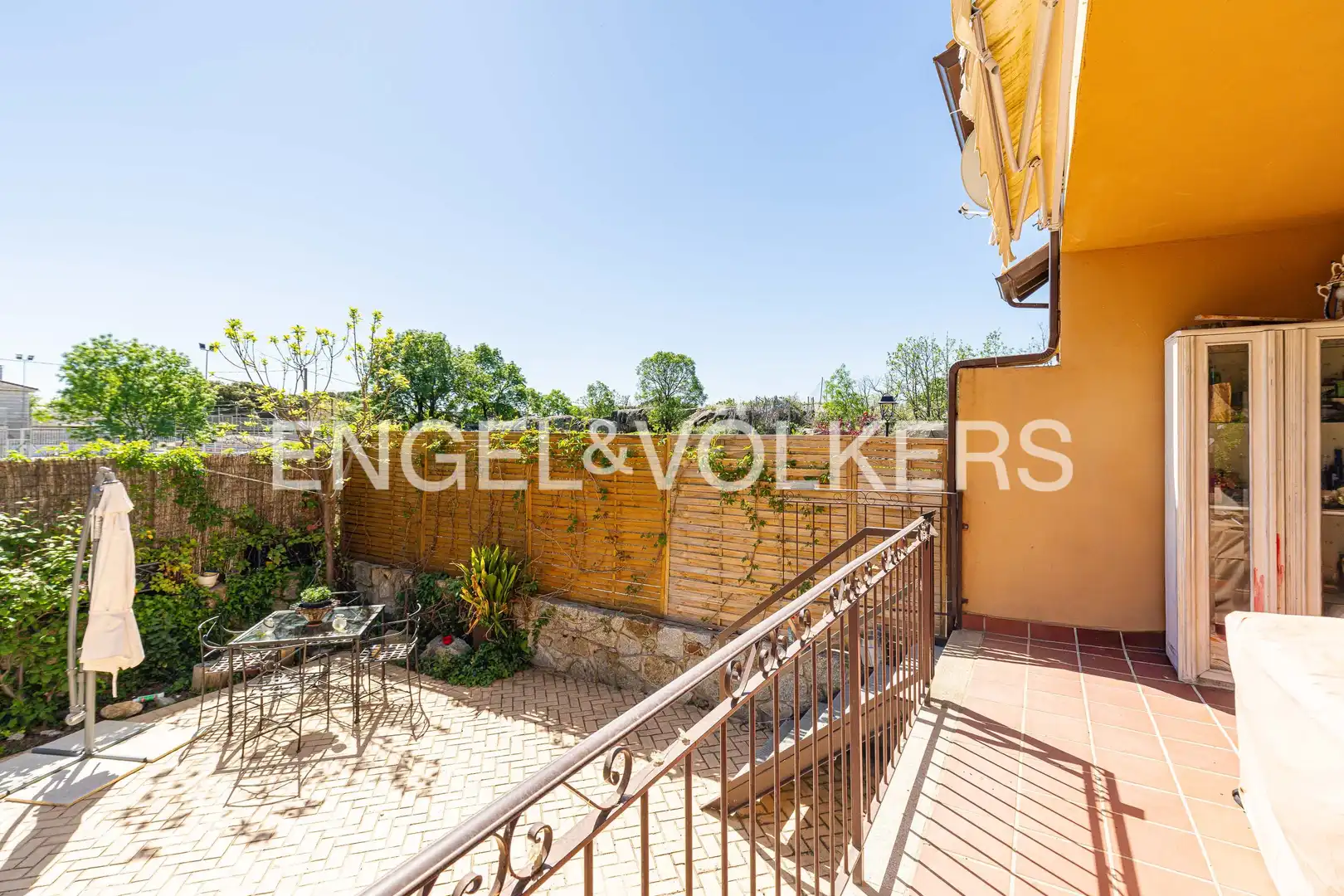 Terrassa de Casa adosada en venda en Zarzalejo amb Calefacció, Jardí privat i Terrassa