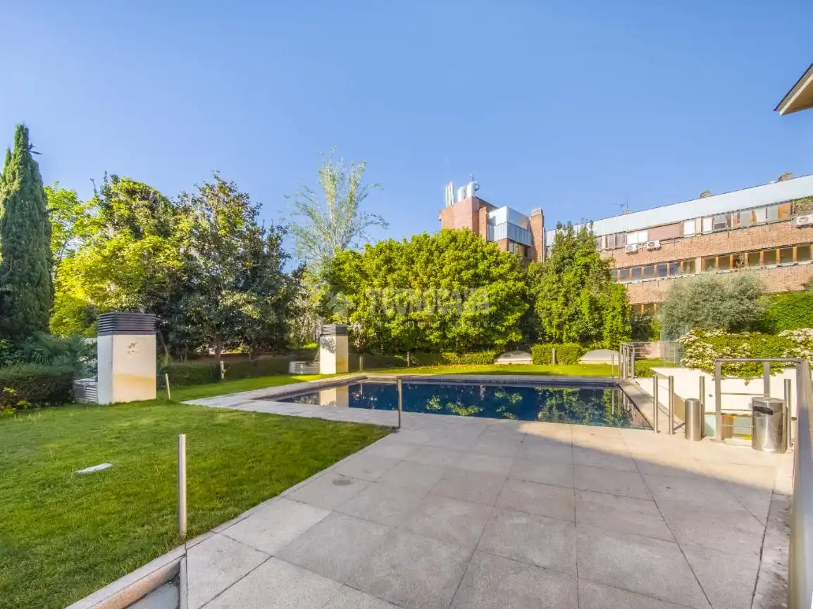 Jardín de Piso en venta en Madrid con Aire acondicionado, Calefacción y Trastero