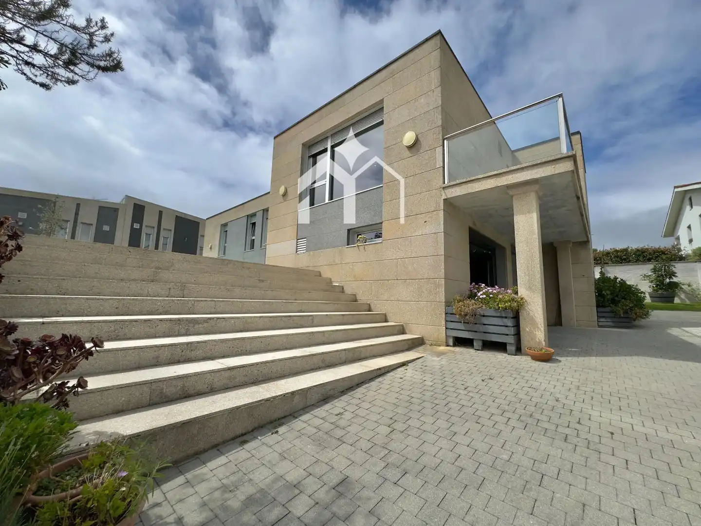 Vista exterior de Casa o xalet en venda en Cangas  amb Calefacció, Parquet i Terrassa