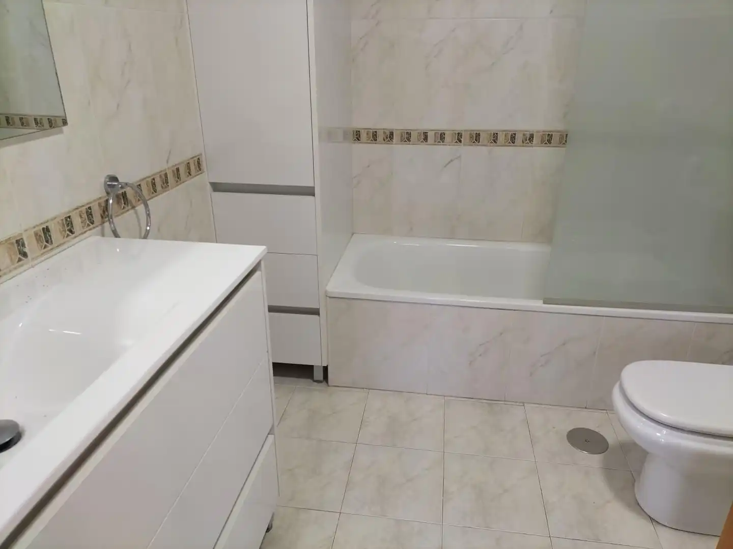 Baño de Casa adosada en venta en Grijota con Calefacción, Jardín privado y Terraza