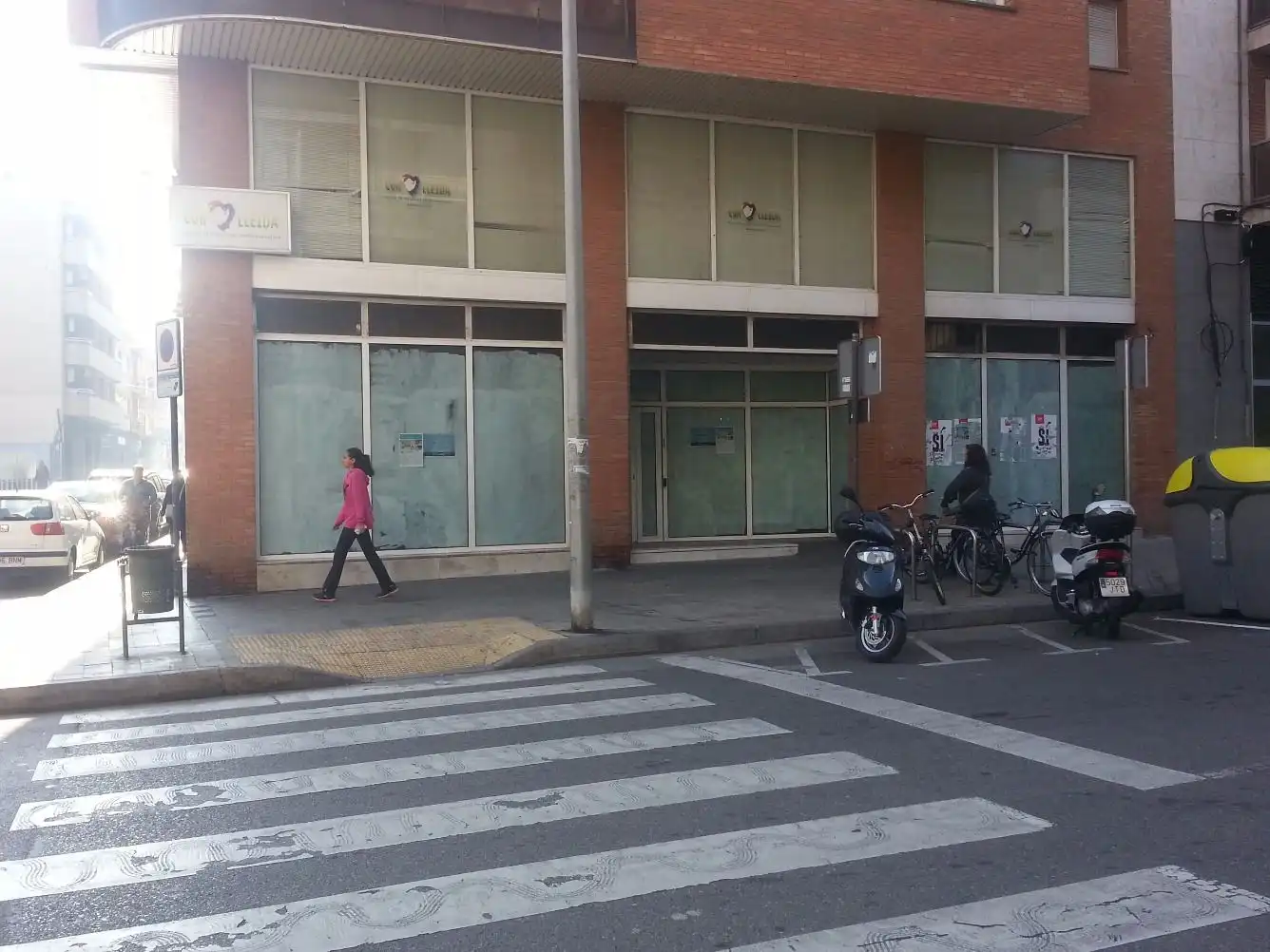 Außenansicht von Geschaftsraum zur Miete in Lleida mit Klimaanlage und Heizung