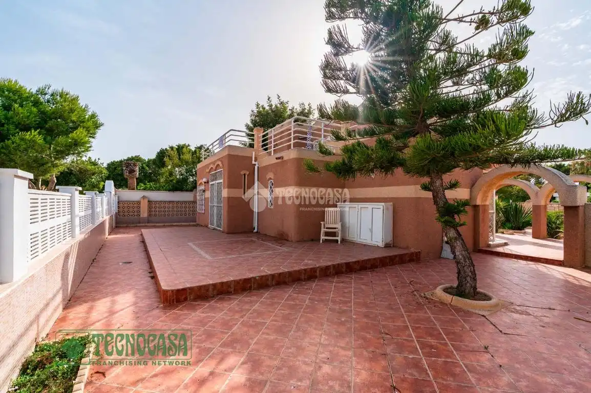 Jardí de Casa o xalet en venda en Roquetas de Mar amb Calefacció, Terrassa i Alarma