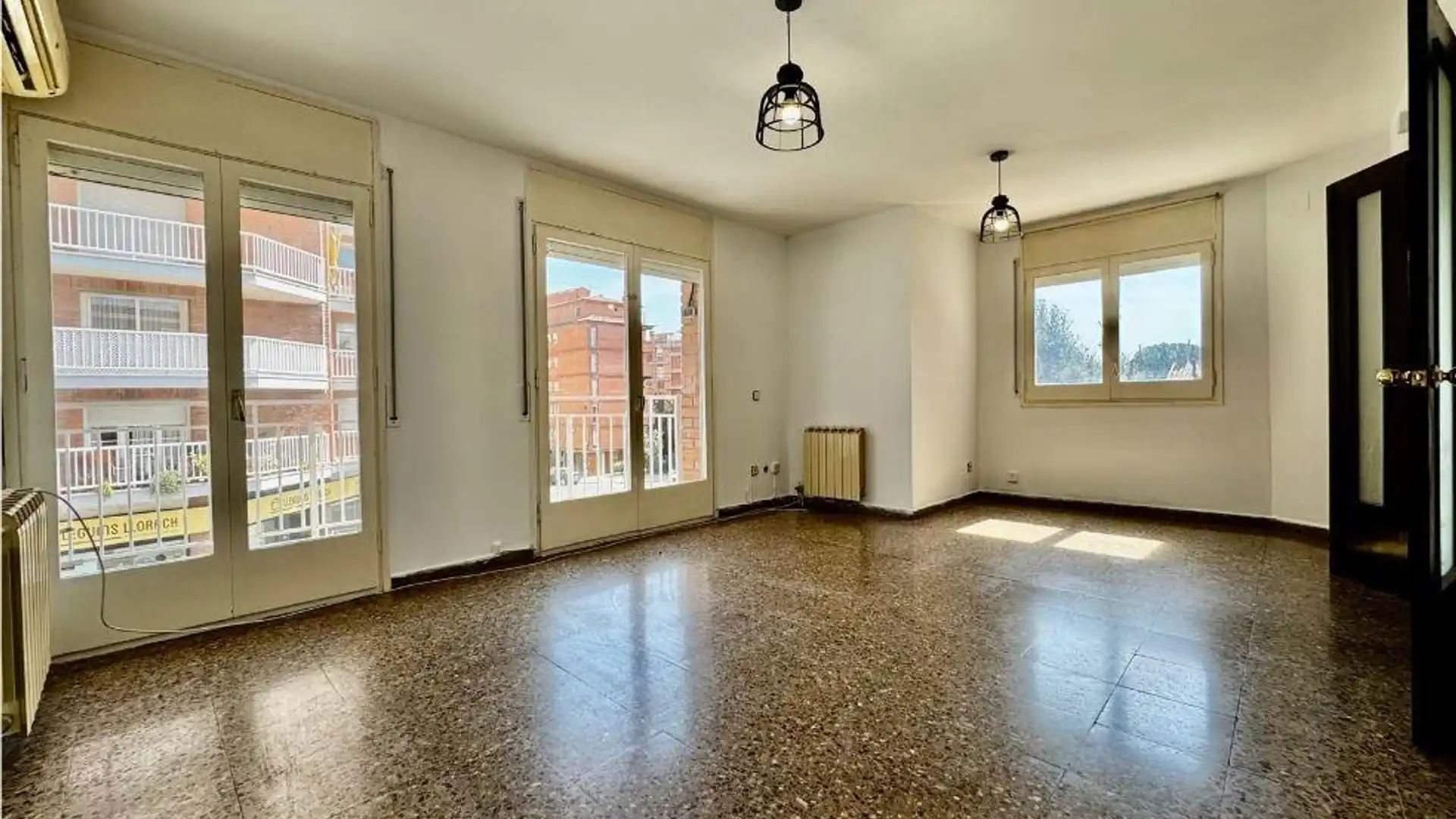 Sala d'estar de Pis en venda en Igualada amb Calefacció i Balcó