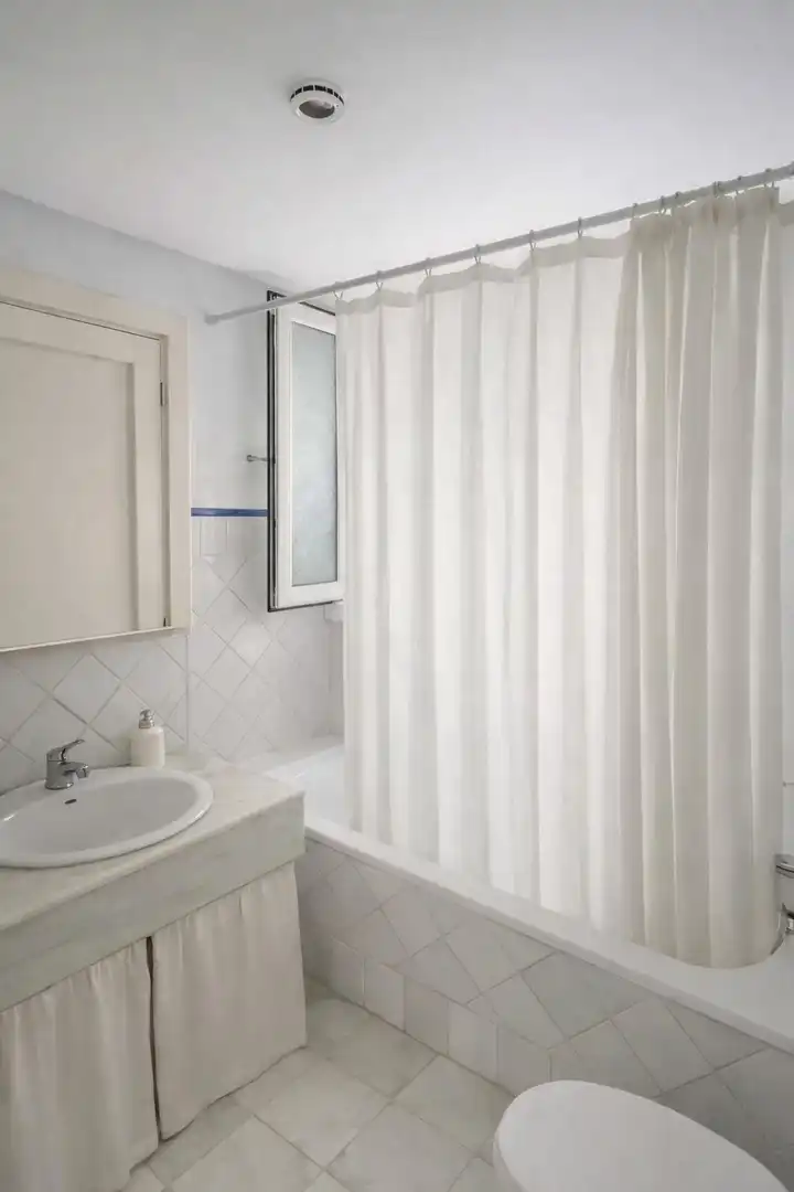 Baño de Piso de alquiler en Sevilla con Aire acondicionado, Terraza y Trastero