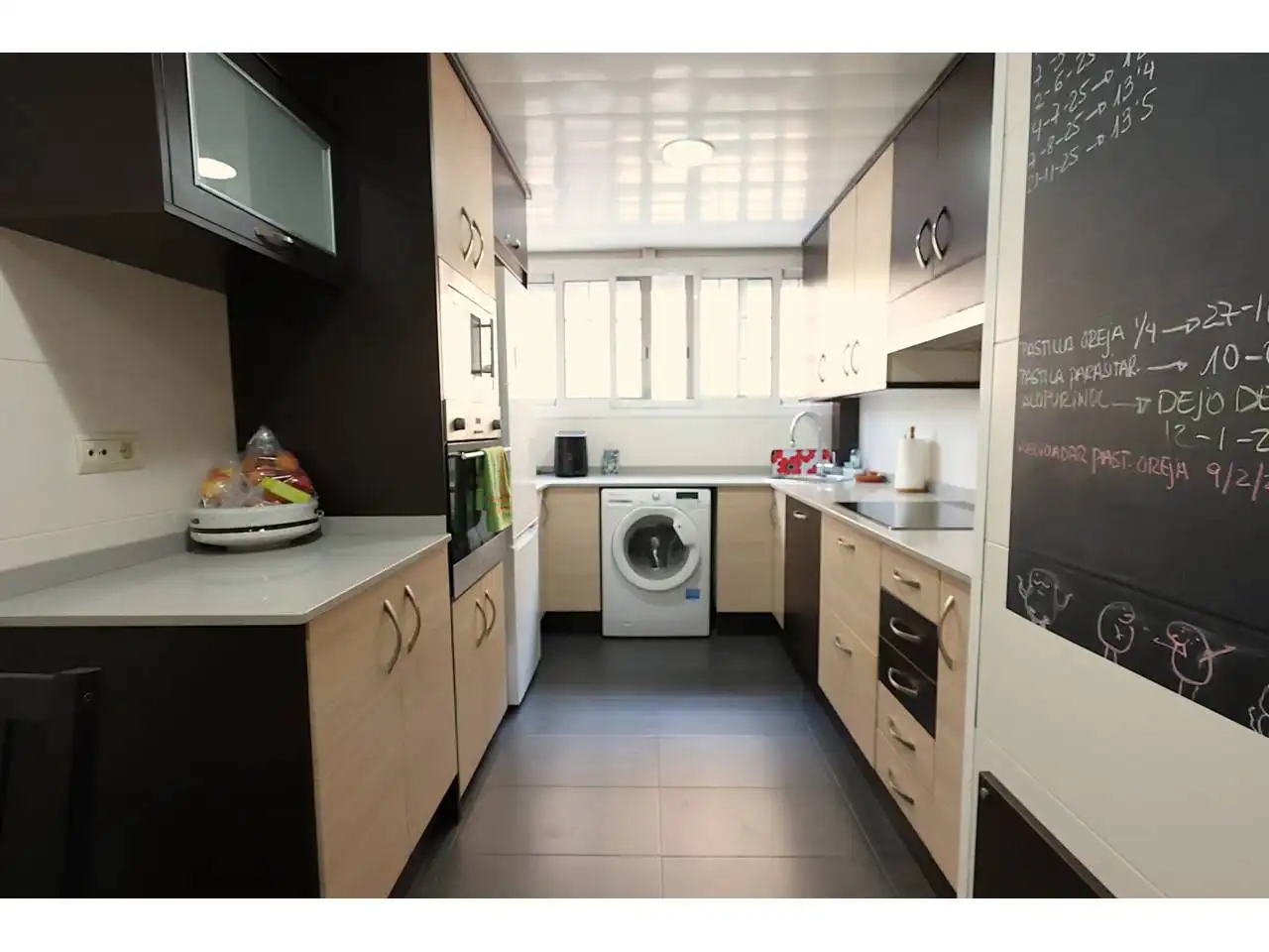 Kitchen of Flat for sale in L'Hospitalet de Llobregat  with Air Conditioner and Balcony