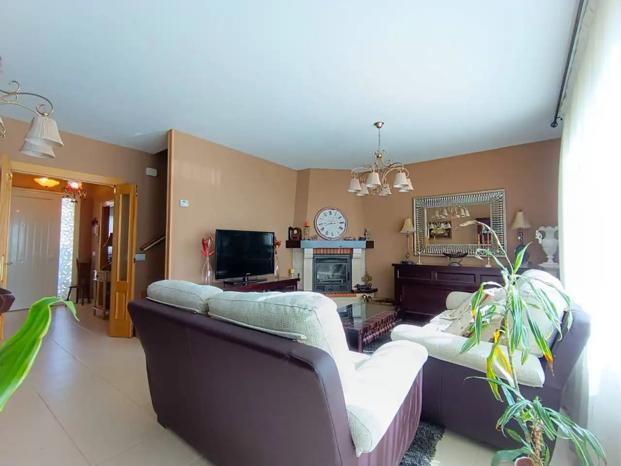 Sala d'estar de Casa o xalet en venda en Burgos amb Calefacció, Jardí privat i Parquet