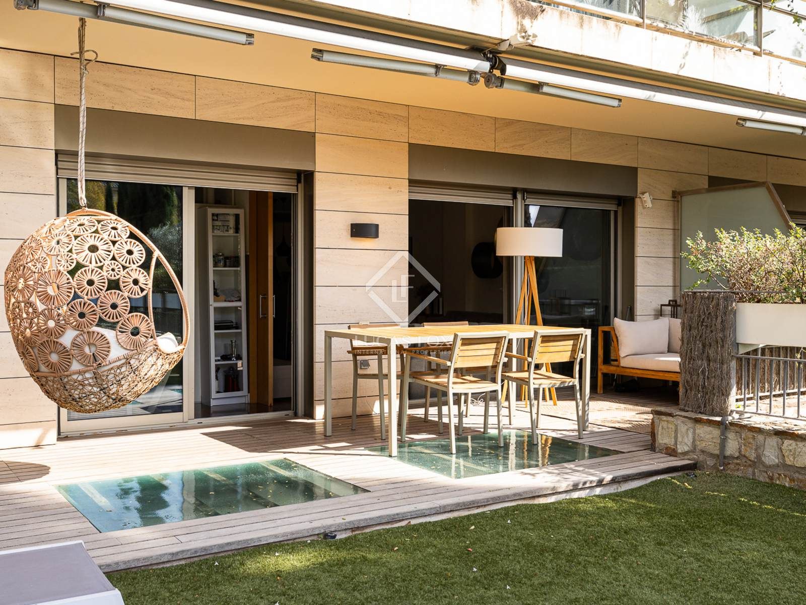 Terrace of Flat for sale in  Barcelona Capital  with Air Conditioner, Heating and Private garden