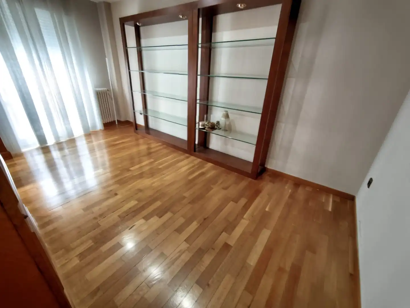 Sala d'estar de Dúplex en venda en Albacete amb Calefacció, Parquet i Jacuzzi
