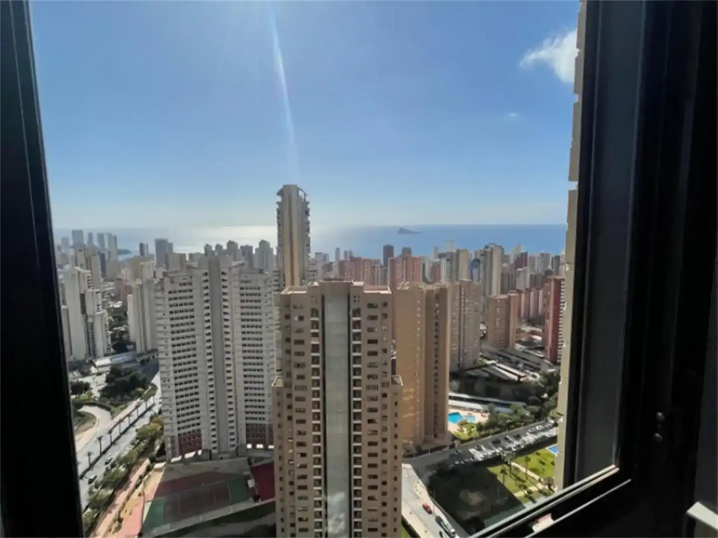 Vista exterior de Àtic en venda en Benidorm amb Aire condicionat, Piscina i Balcó