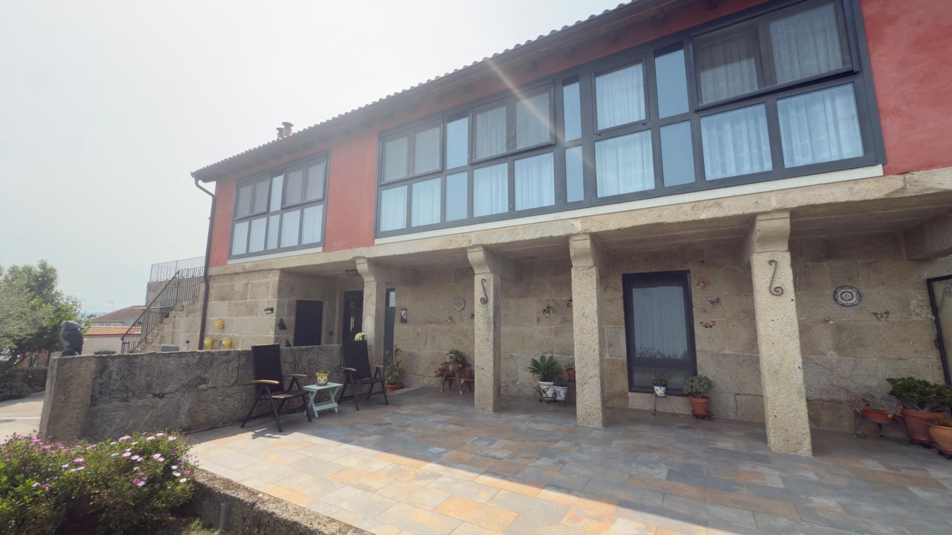 Vista exterior de Finca rústica en venda en Maside amb Calefacció, Jardí privat i Terrassa