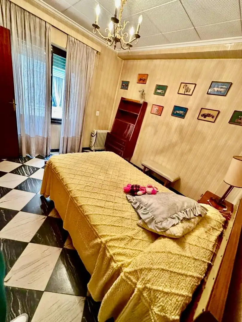 Habitación de Edificio en venta en Elda