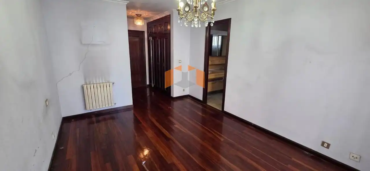 Piso en venta en Vigo  con Calefacción, Parquet y Terraza