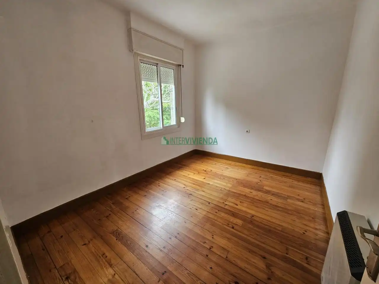 Dormitori de Casa o xalet en venda en Vigo  amb Calefacció, Jardí privat i Parquet