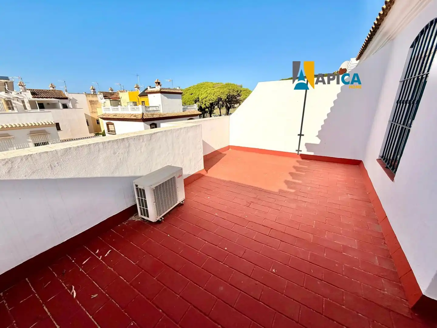 Terrasse von Einfamilien-Reihenhaus zum Verkauf in Barbate mit Klimaanlage, Heizung und Terrasse