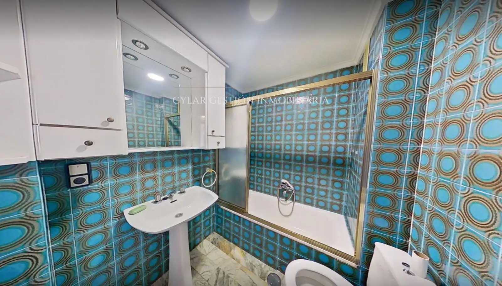 Baño de Piso en venta en Salamanca con Calefacción, Terraza y Piscina