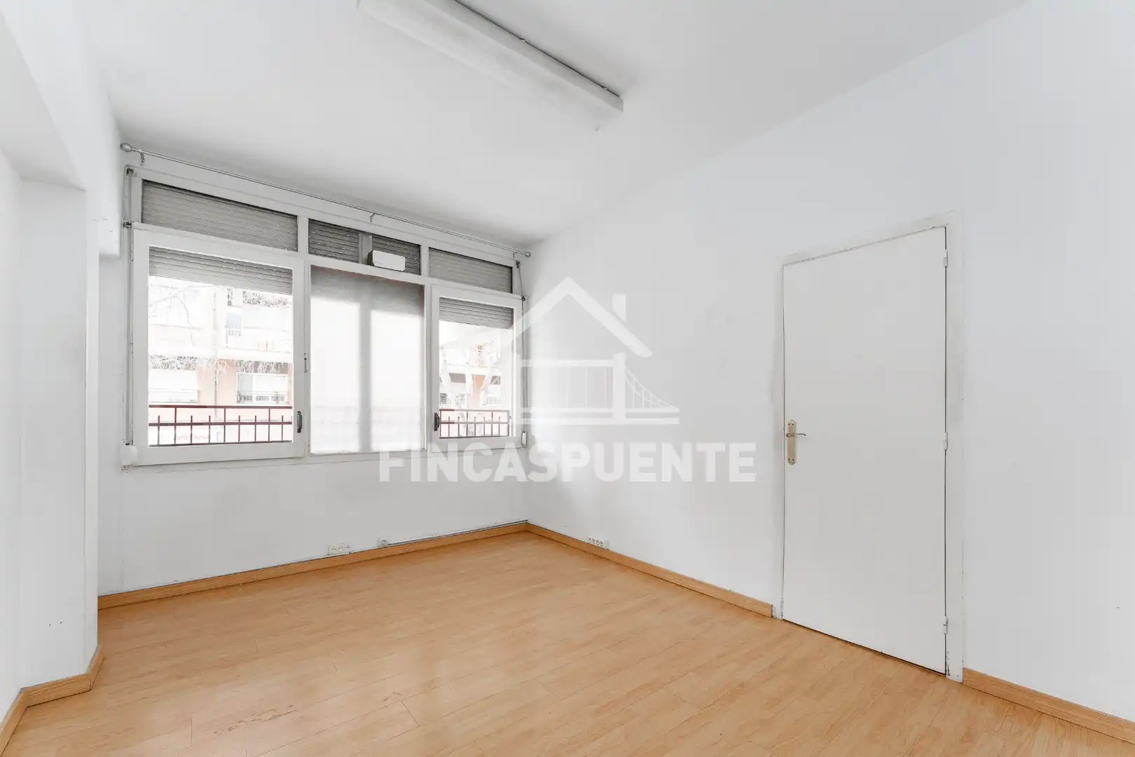 Vista exterior de Estudi en venda en Barcelona amb Parquet