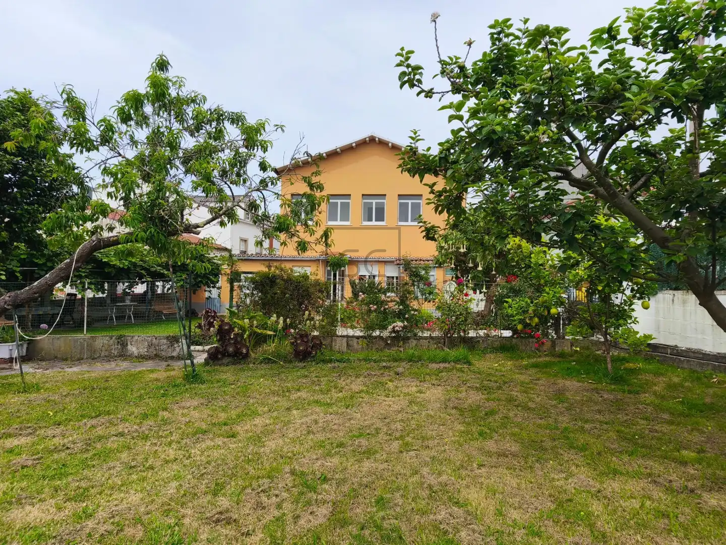 Vista exterior de Casa o xalet en venda en Neda amb Calefacció, Jardí privat i Traster
