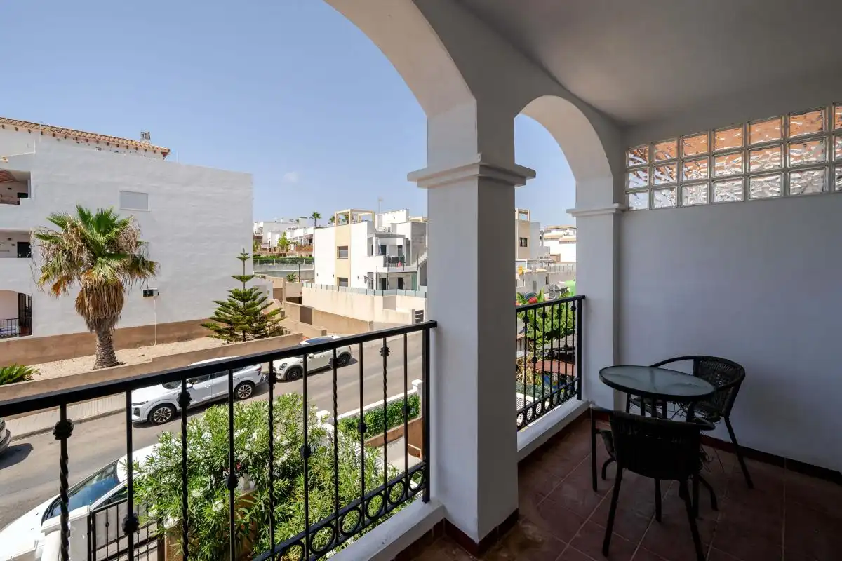 Terrassa de Casa adosada en venda en Orihuela amb Aire condicionat, Calefacció i Piscina