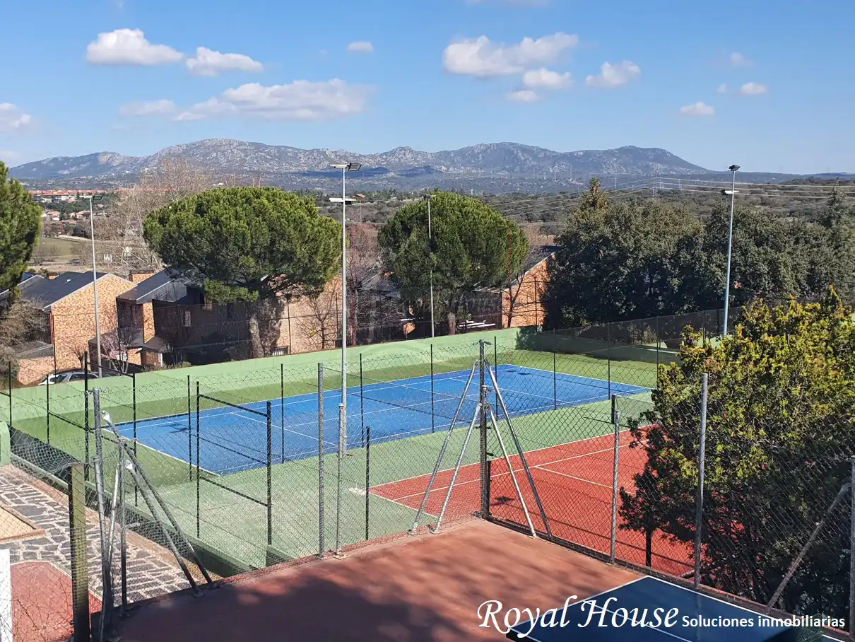 Jardí de Casa adosada en venda en Galapagar amb Calefacció, Jardí privat i Terrassa