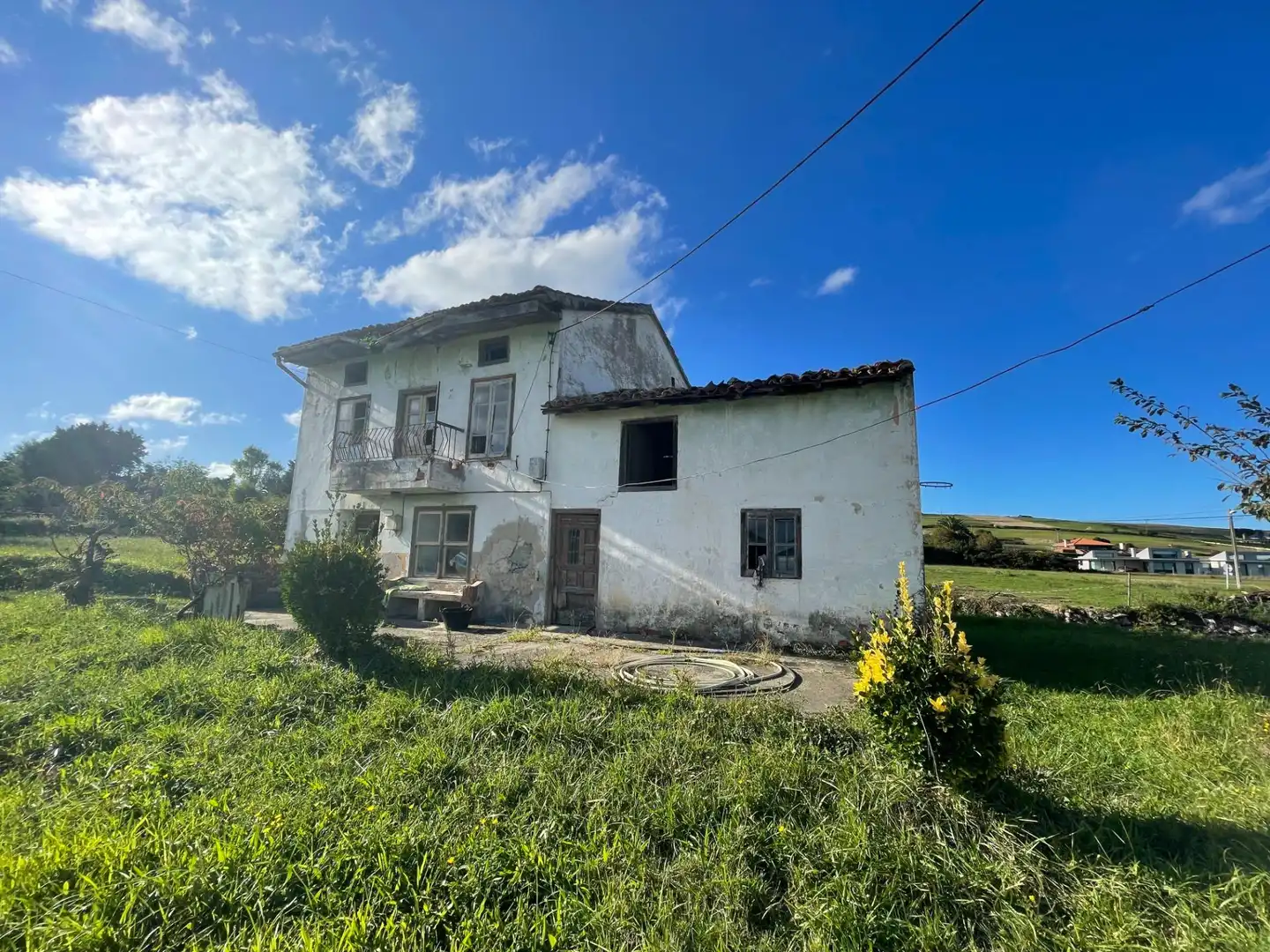Vista exterior de Casa o chalet en venta en Santa Cruz de Bezana