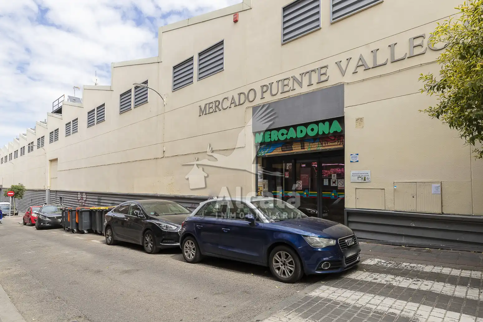 Vista exterior de Pis en venda en Madrid amb Calefacció