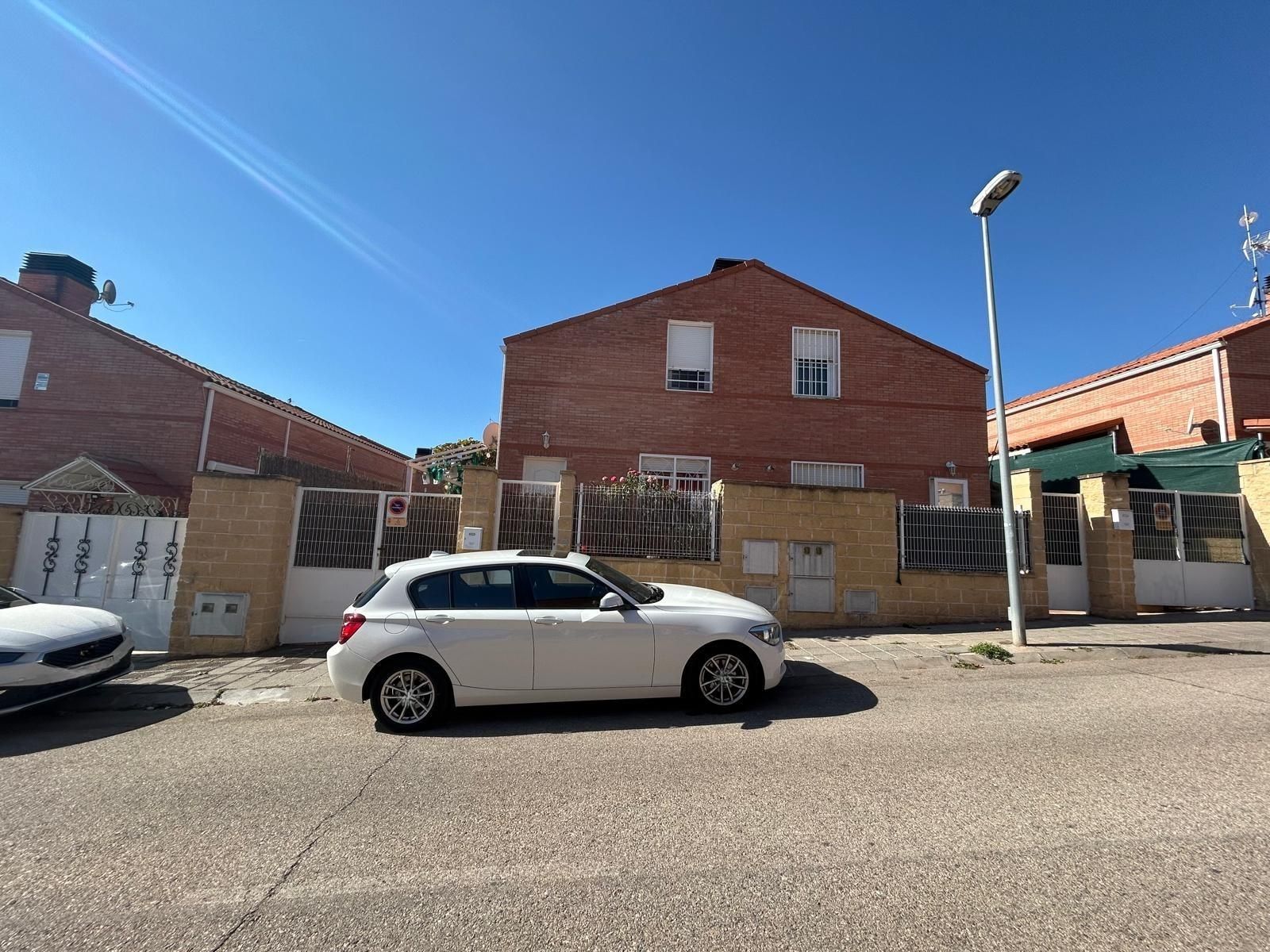 Vista exterior de Casa o xalet en venda en Pioz amb Aire condicionat i Calefacció
