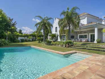 Villa avec balcon à vendre à San Pedro de Alcántara