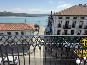 Pis amb balcó en venda a AV SOPORTALES 29