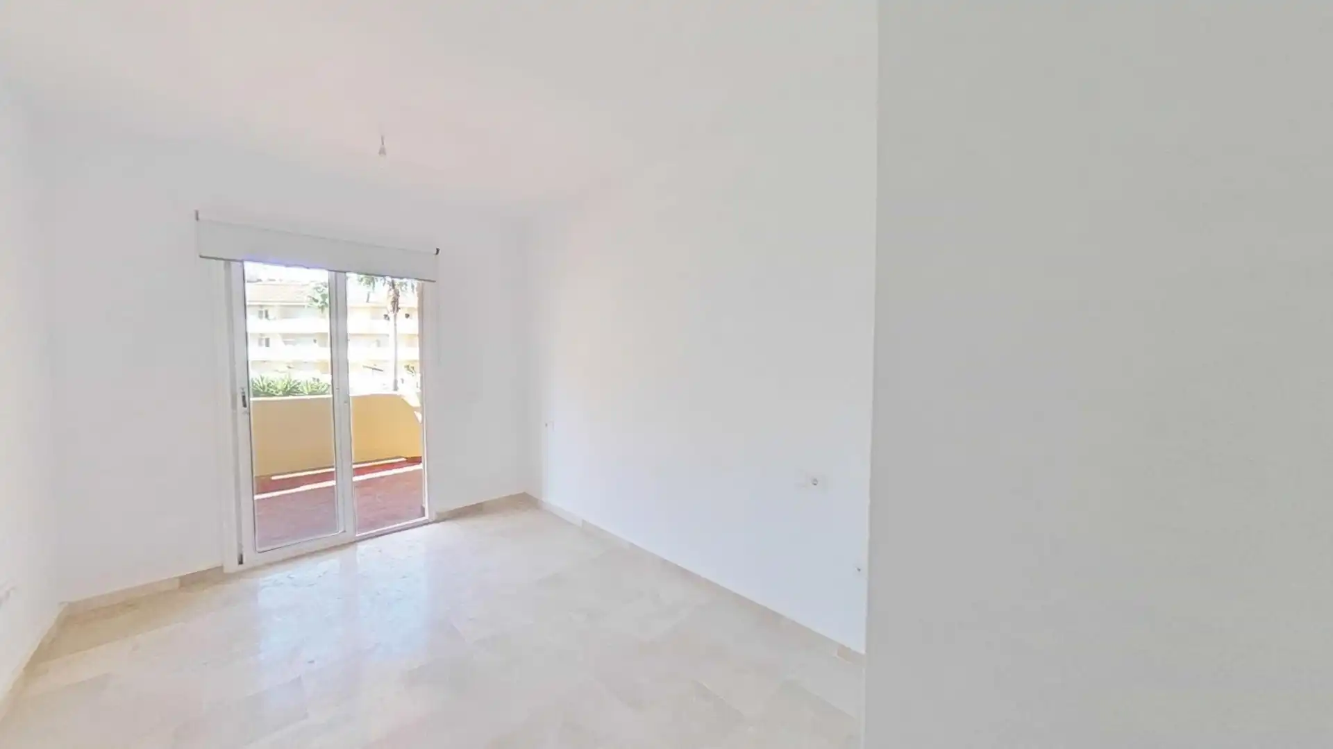 Flat for sale in Manilva