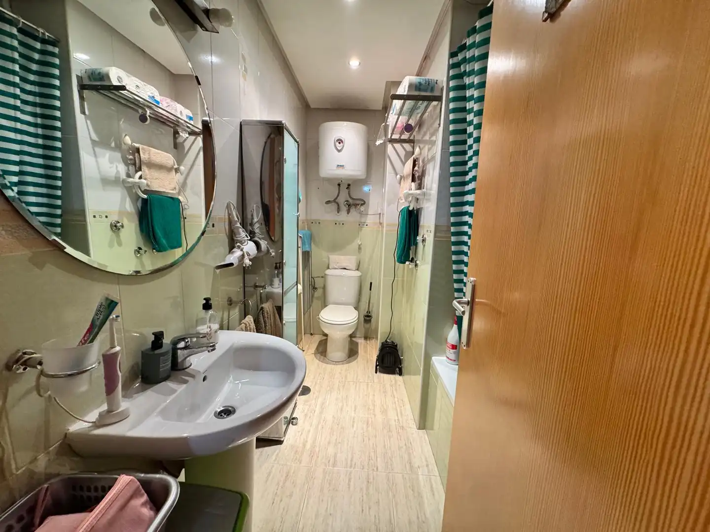 Baño de Piso en venta en Murcia con Amueblado, Horno y Lavadora