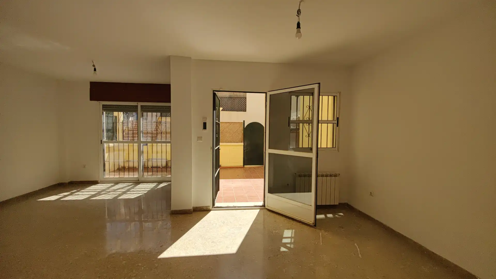 Casa adosada en venta en Huétor Vega con Calefacción, Jardín privado y Piscina