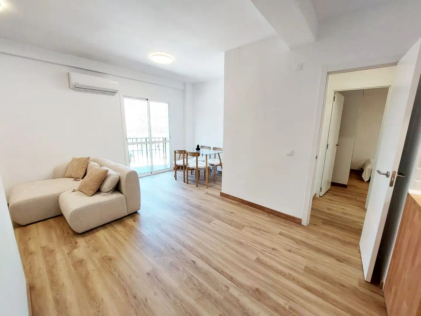 Sala d'estar de Pis en venda en Benalmádena amb Aire condicionat, Terrassa i Moblat