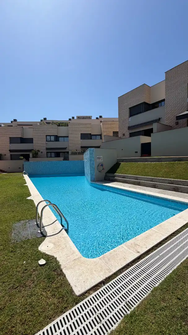 Piscina de Casa o xalet en venda en Torredembarra amb Aire condicionat, Calefacció i Terrassa
