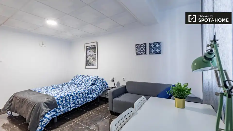 Schlafzimmer von Wohnung zur Miete in Valencia mit Klimaanlage, Heizung und Möbliert