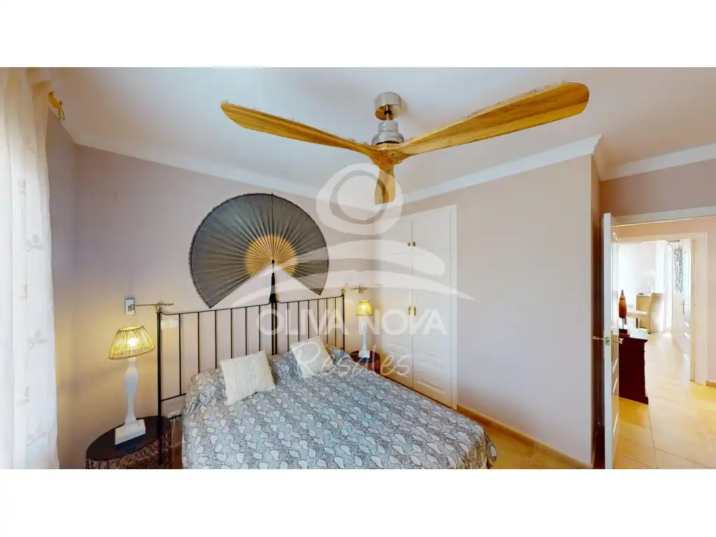 Habitación de Casa o chalet en venta en Oliva con Terraza y Piscina